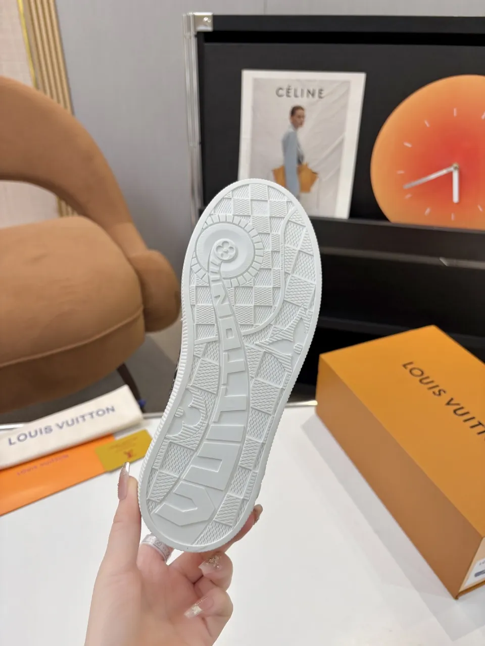 p580🐮🐮 LV couple skate shoes｜Classic jacquard, the ultimate code for a sweet outing! 👫** This pair of shoes is Louis Vuitton's love letter to fashionistas💌 - **classic presbyopic skate shoes**, the perfect choice for couples to go out on the street!  🔸 **Luxury details are a must-have**: Jacquard fabric  🔸 **So comfortable that you don’t want to take it off**: The sheepskin lining is skin-friendly and breathable, warm in autumn and winter without stuffing your feet, refreshing in spring and summer without being sticky, and you can wear it with a high-end feel in all seasons!  🔸 **Steady sense of security**: Non-slip rubber outsole, perfect grip, accompanying you through romantic streets.  **💑 Couple outfit inspiration**: ▪️ For boys, pair with leggings + baseball cap for a trendy street look!  ▪️ Girls can wear short skirts or shark pants, and the sweet and cool style is easy to choose~ **#Louis Vuitton #couple shoes #presbyopia classic** **👉 Click to collect and become the most fashionable CP in the circle of friends with him! ** Fabric: Imported cowhide/classic jacquard fabric Lining: Sheepskin lining Sole: Original rubber sole Size: Women’s size 35-42 (40/41/42 customized) Men’s size 39-45 (39.45 customized)
